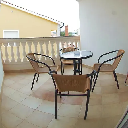 Apartment In Mit Terrasse Medulin